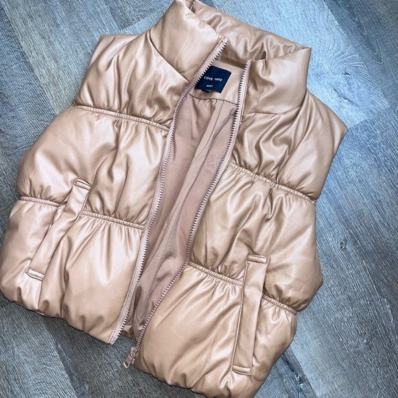 Love Tree women’s faux leather cropped puffer zip vest small camel/tan - Picture 2 of 6